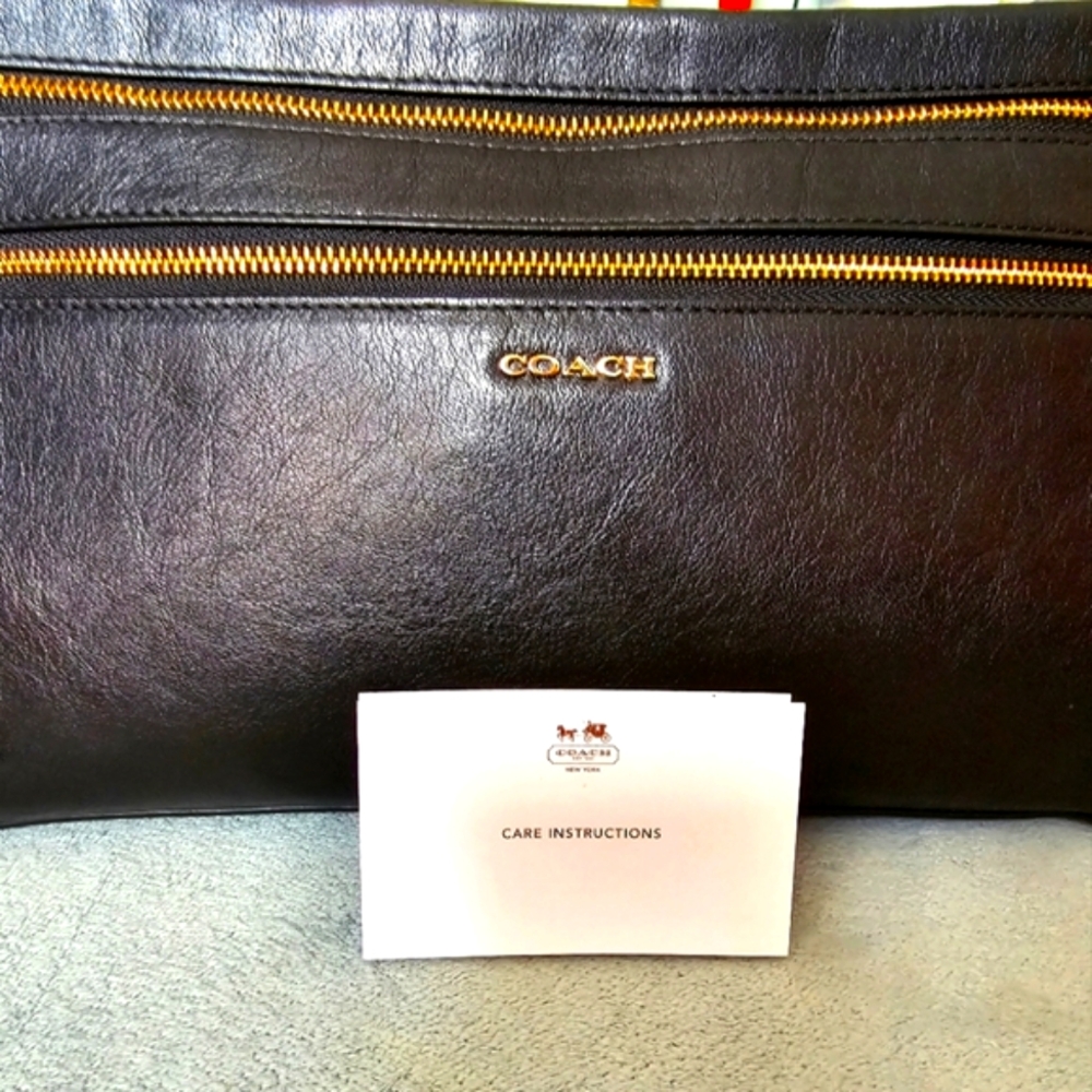 Coach Clutch - Picture 3 of 9